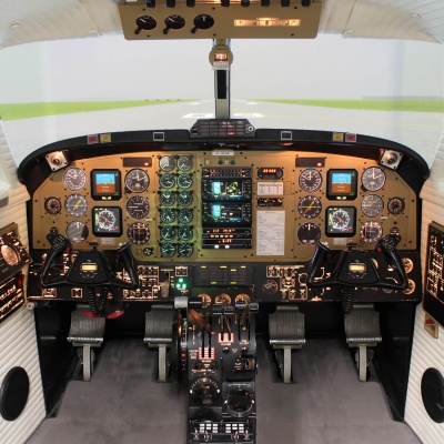 Cockpit_B200_2000hoch